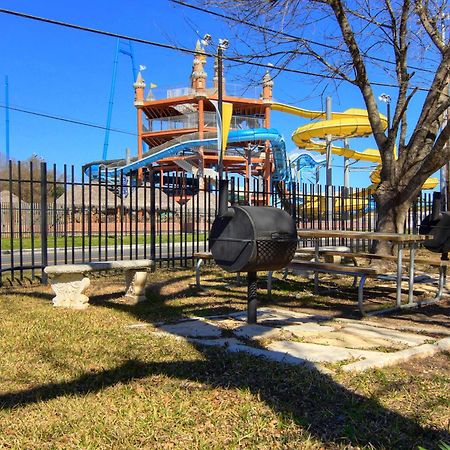 The Iron Cactus Condo On The Comal Cw C102 New Braunfels Exterior photo