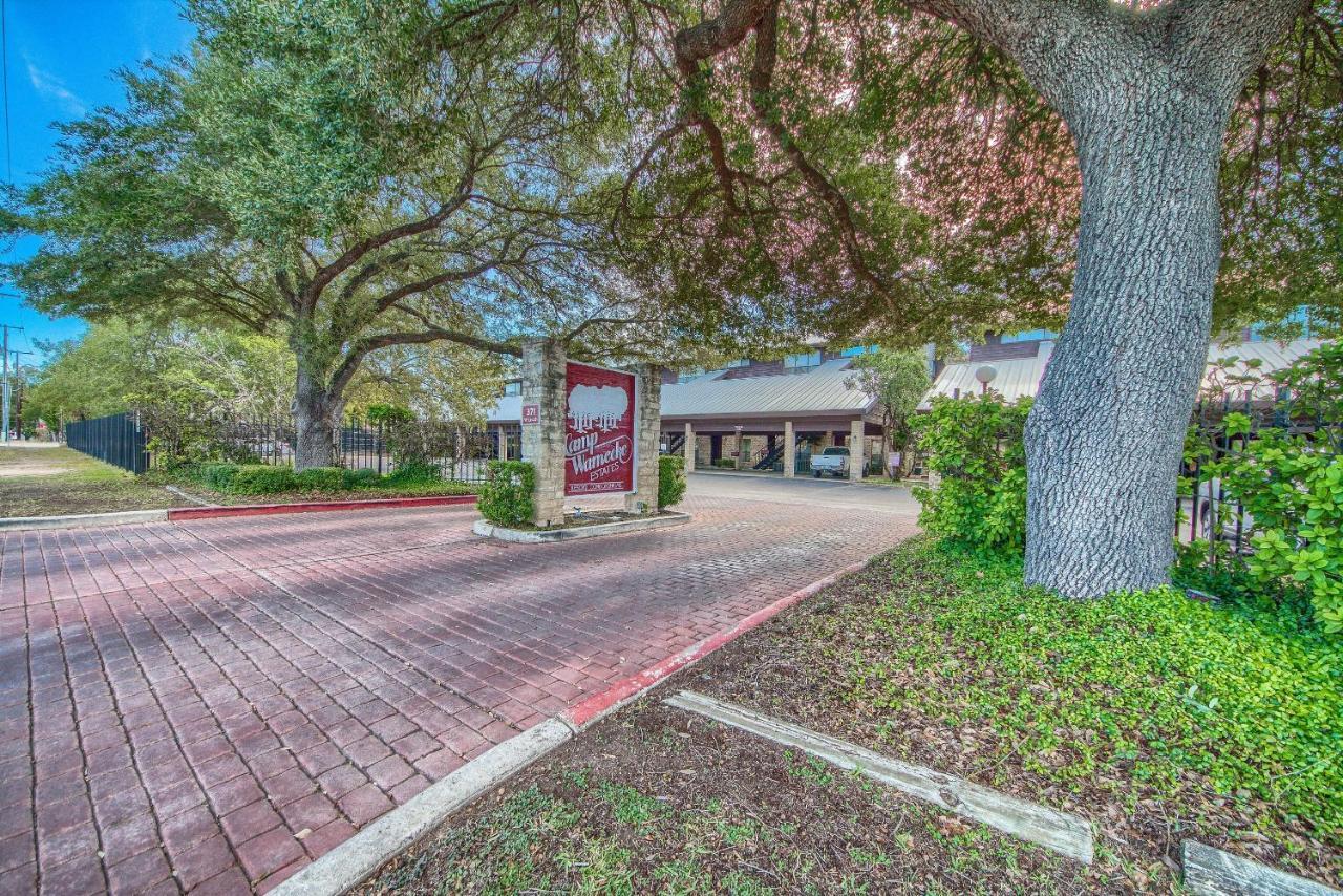 The Iron Cactus Condo On The Comal Cw C102 New Braunfels Exterior photo