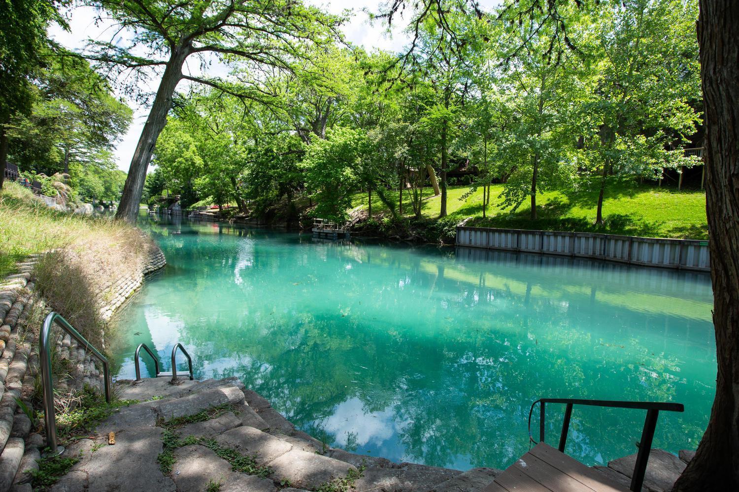 The Iron Cactus Condo On The Comal Cw C102 New Braunfels Exterior photo