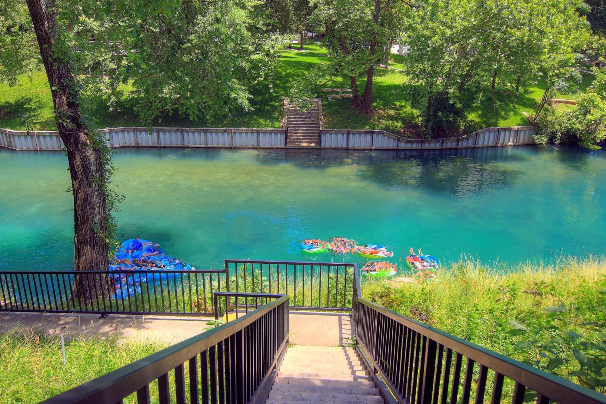 The Iron Cactus Condo On The Comal Cw C102 New Braunfels Exterior photo
