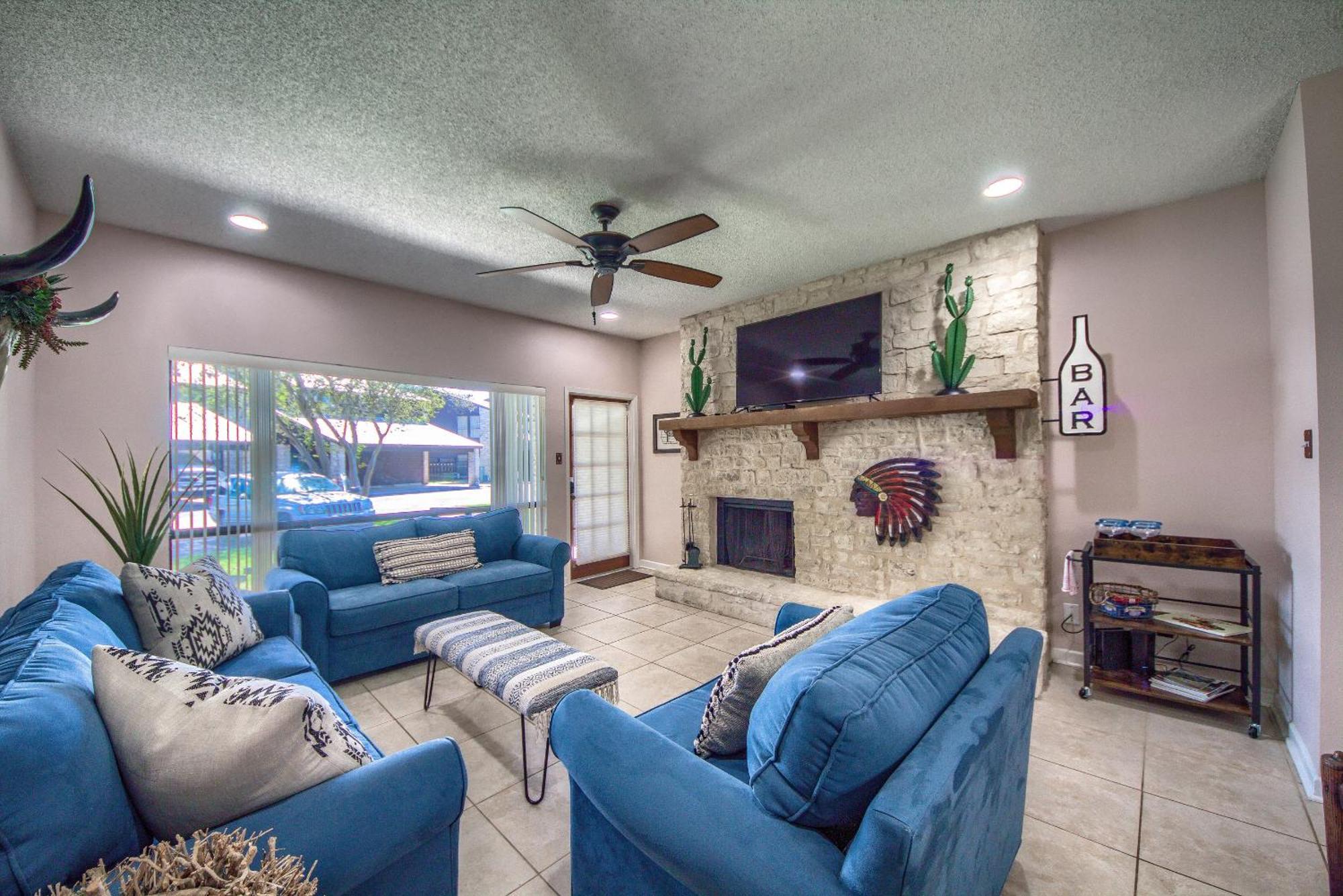 The Iron Cactus Condo On The Comal Cw C102 New Braunfels Exterior photo