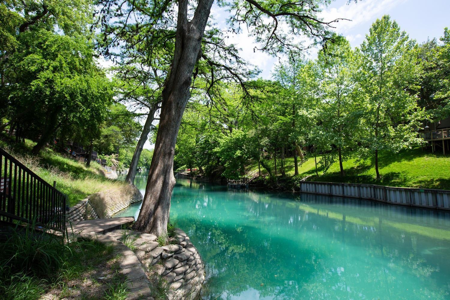 The Iron Cactus Condo On The Comal Cw C102 New Braunfels Exterior photo