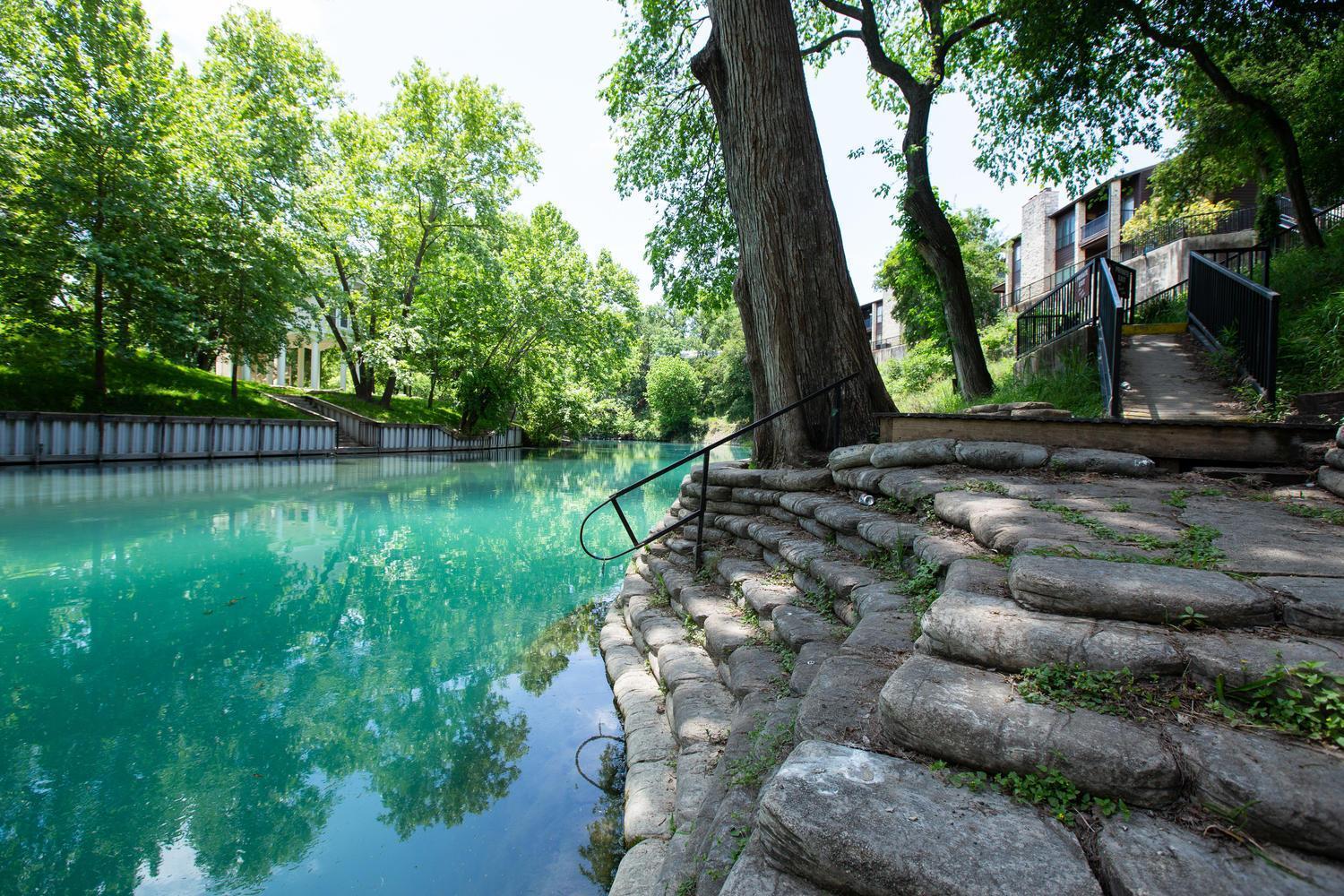 The Iron Cactus Condo On The Comal Cw C102 New Braunfels Exterior photo