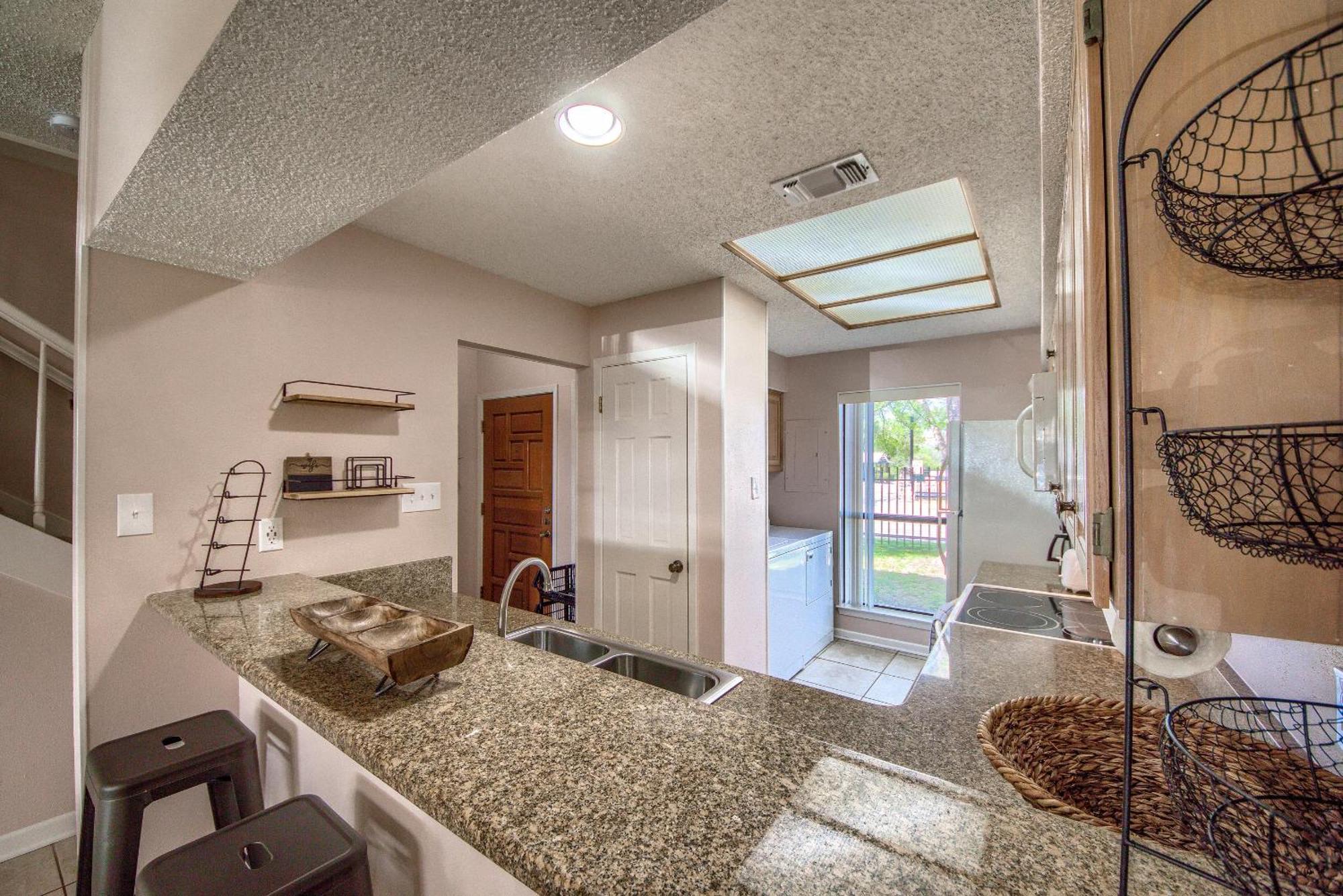 The Iron Cactus Condo On The Comal Cw C102 New Braunfels Exterior photo