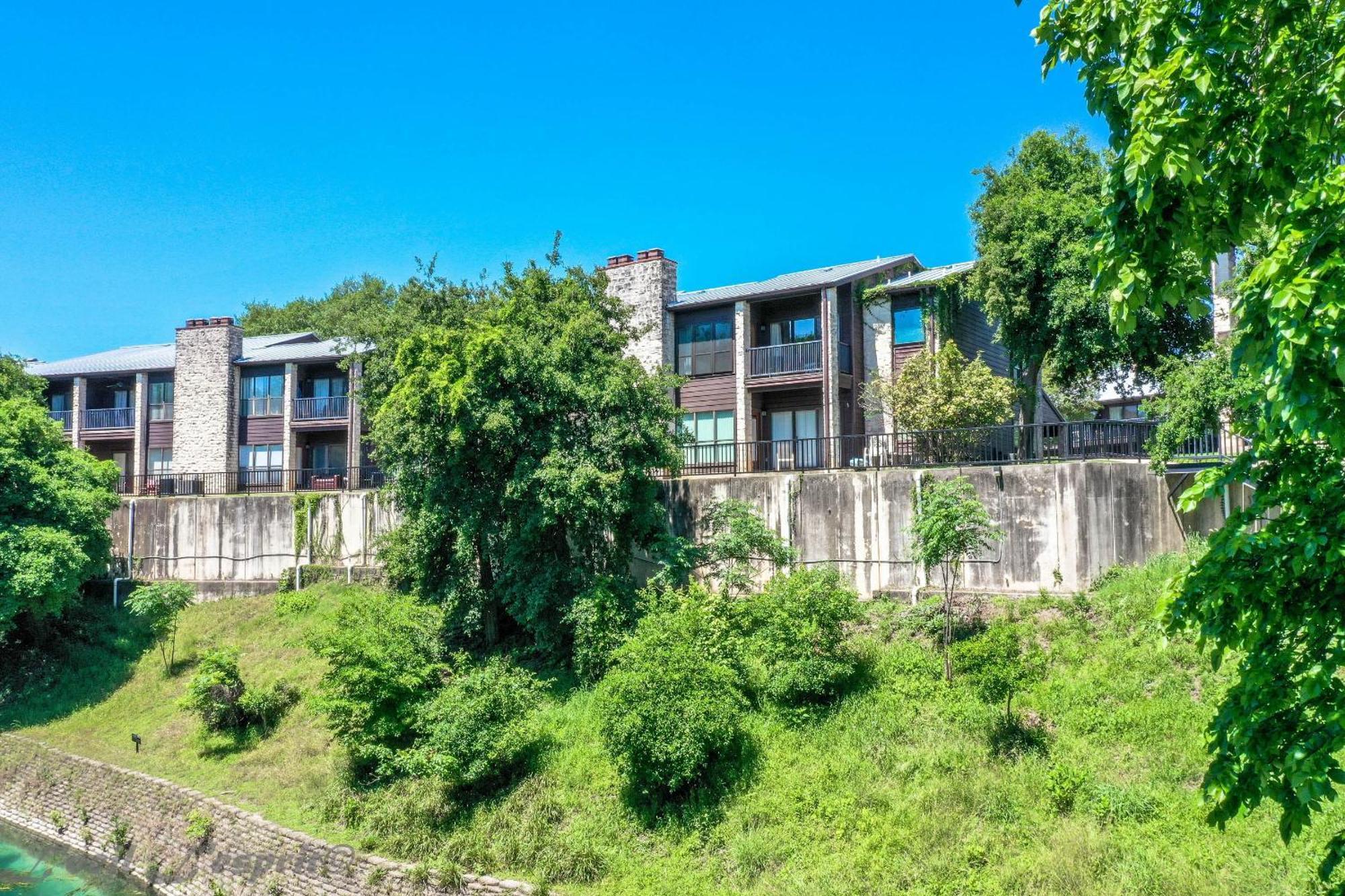 The Iron Cactus Condo On The Comal Cw C102 New Braunfels Exterior photo