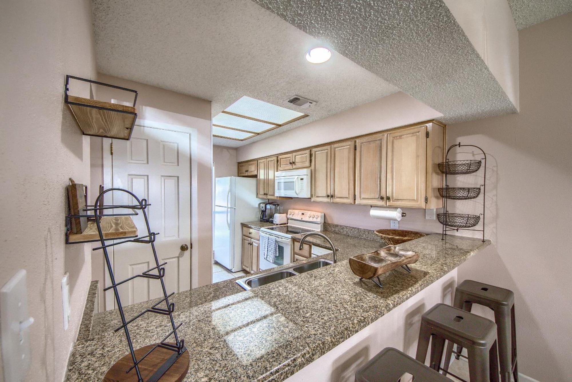 The Iron Cactus Condo On The Comal Cw C102 New Braunfels Exterior photo